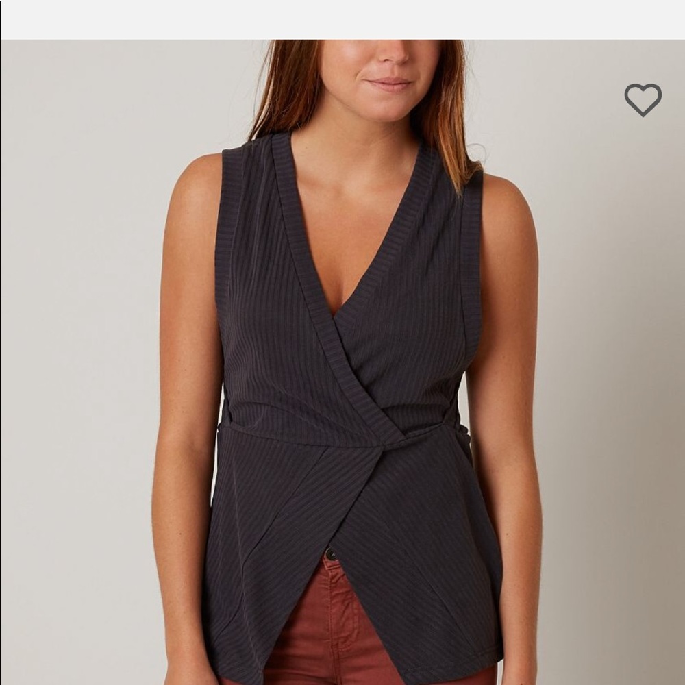 BKE buckle Vneck top